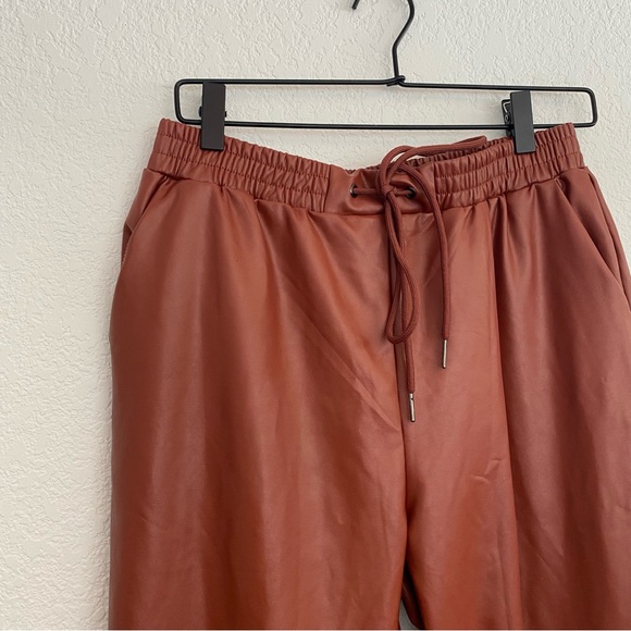 21 SAINTS Women's Medium Brown Faux Leather Jogger Pant - Picture 5 of 9
